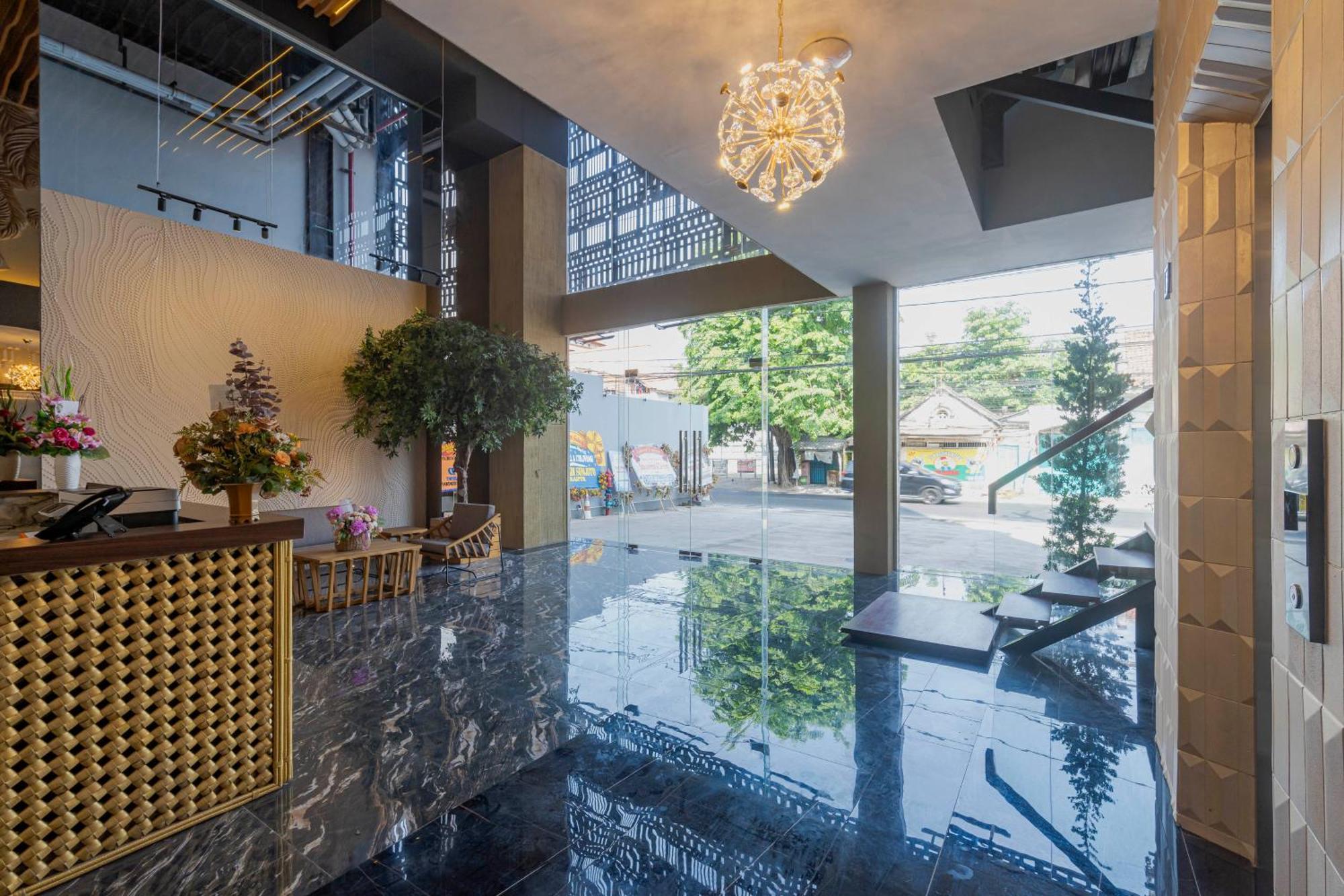 Stay.Vie Hotel สุราบายา ภายนอก รูปภาพ