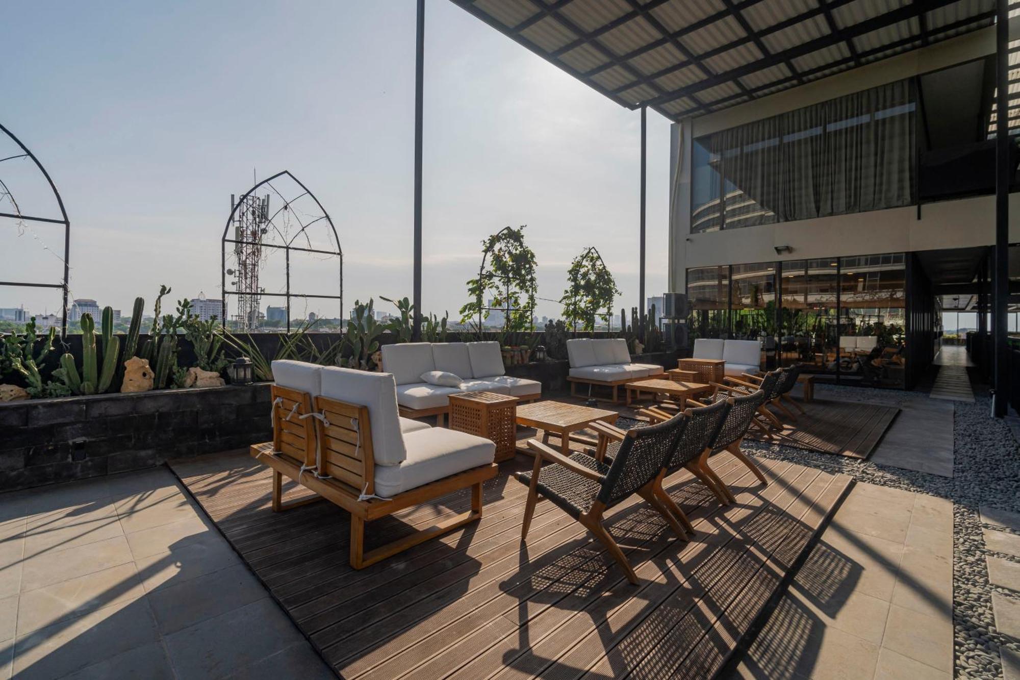 Stay.Vie Hotel สุราบายา ภายนอก รูปภาพ