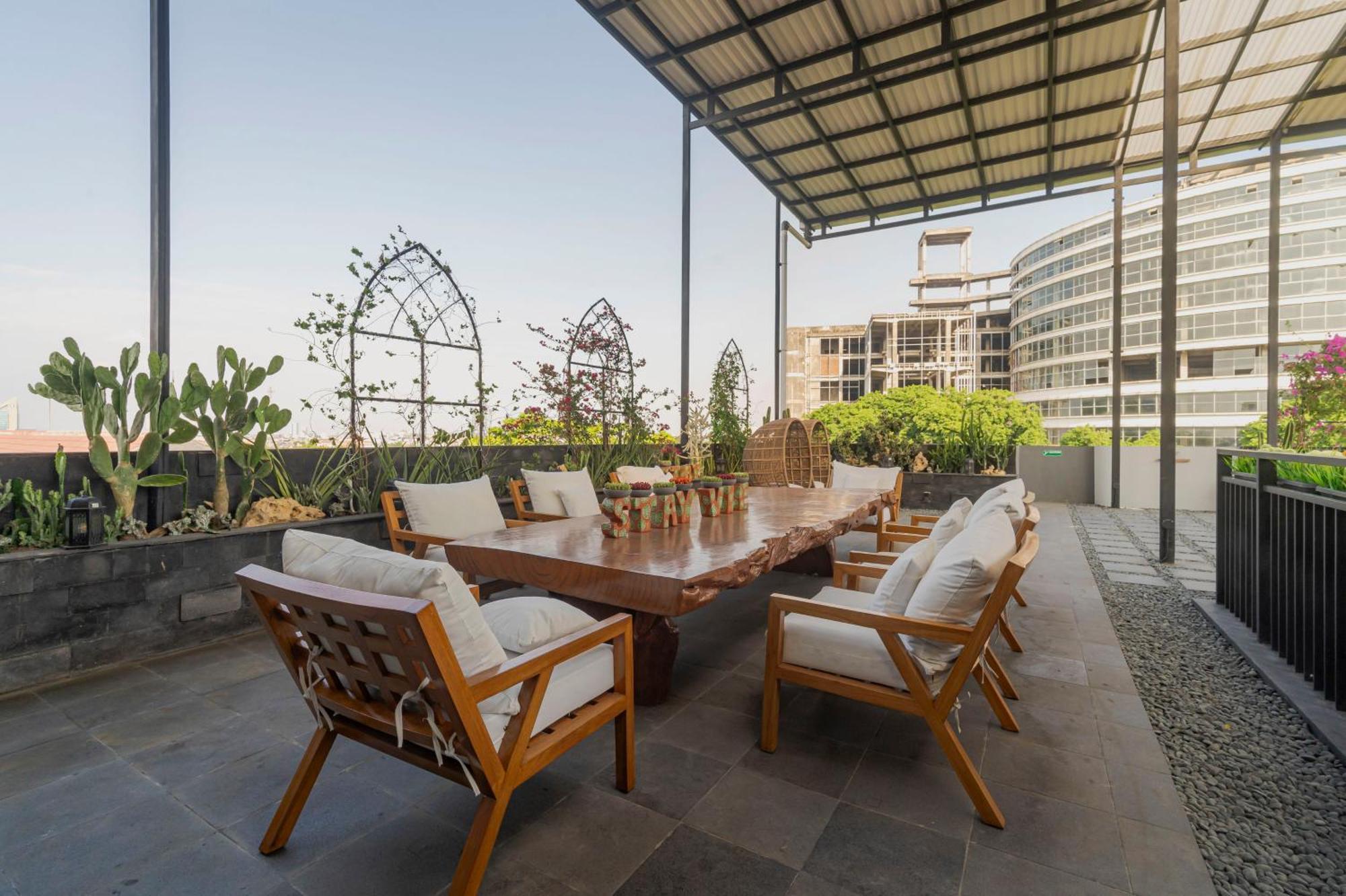 Stay.Vie Hotel สุราบายา ภายนอก รูปภาพ