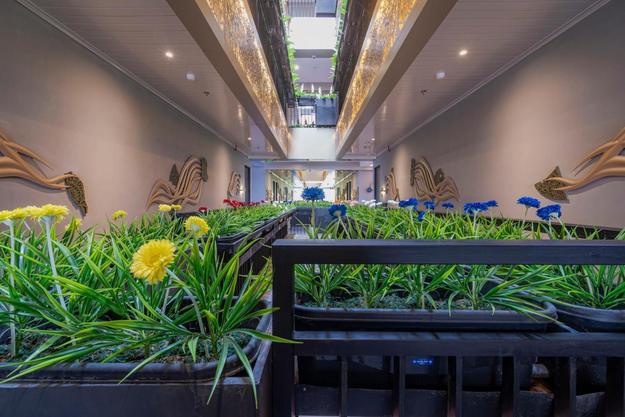 Stay.Vie Hotel สุราบายา ภายนอก รูปภาพ
