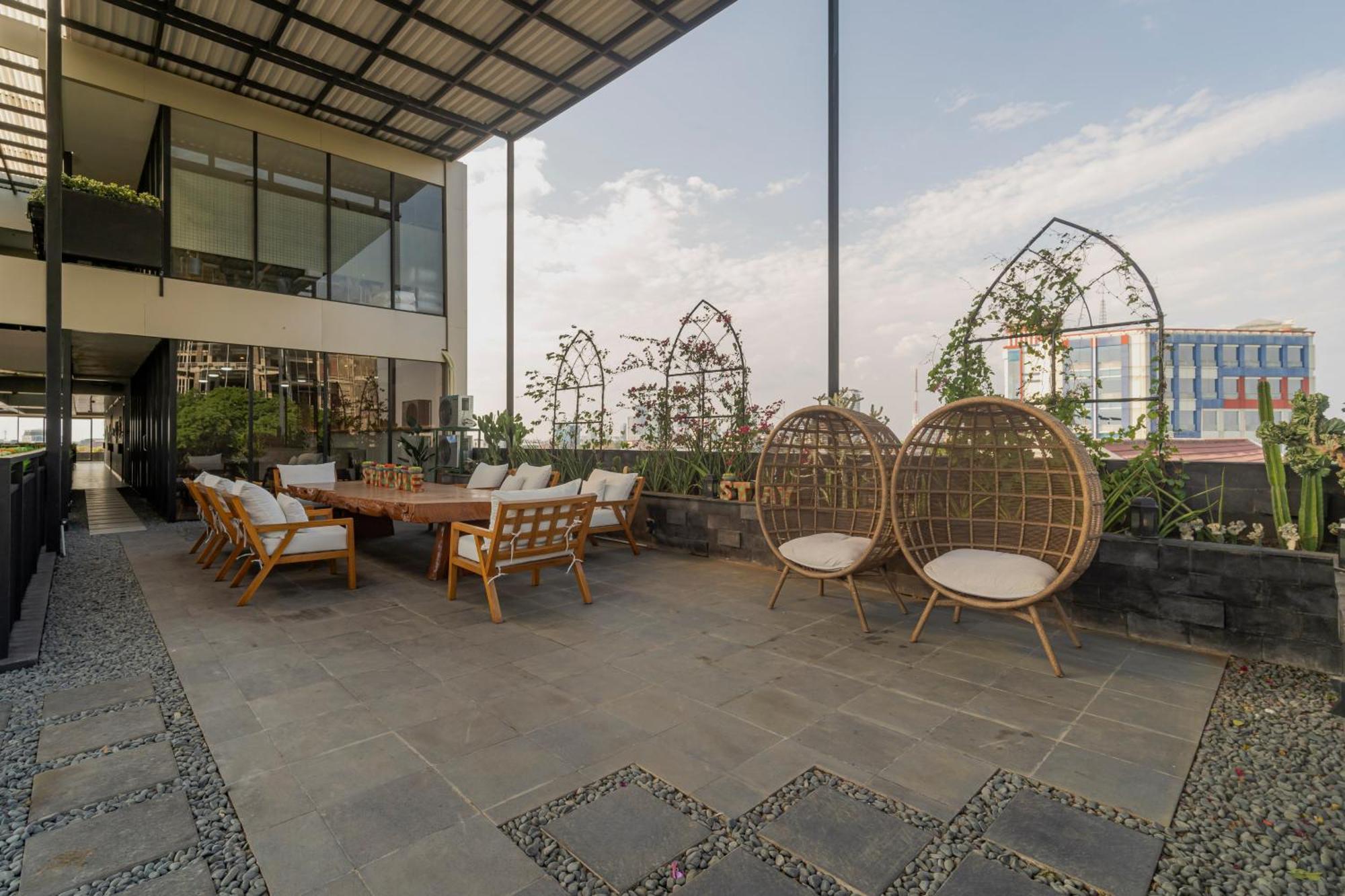 Stay.Vie Hotel สุราบายา ภายนอก รูปภาพ