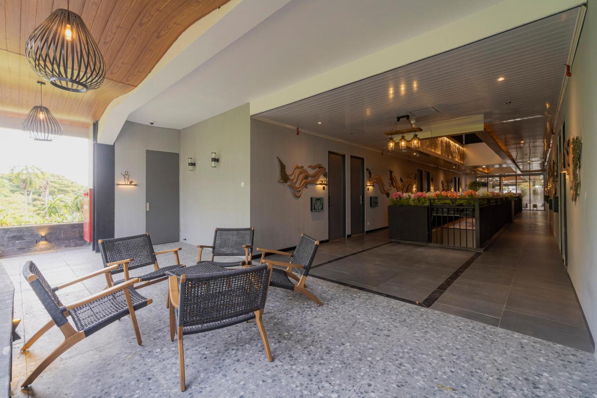 Stay.Vie Hotel สุราบายา ภายนอก รูปภาพ