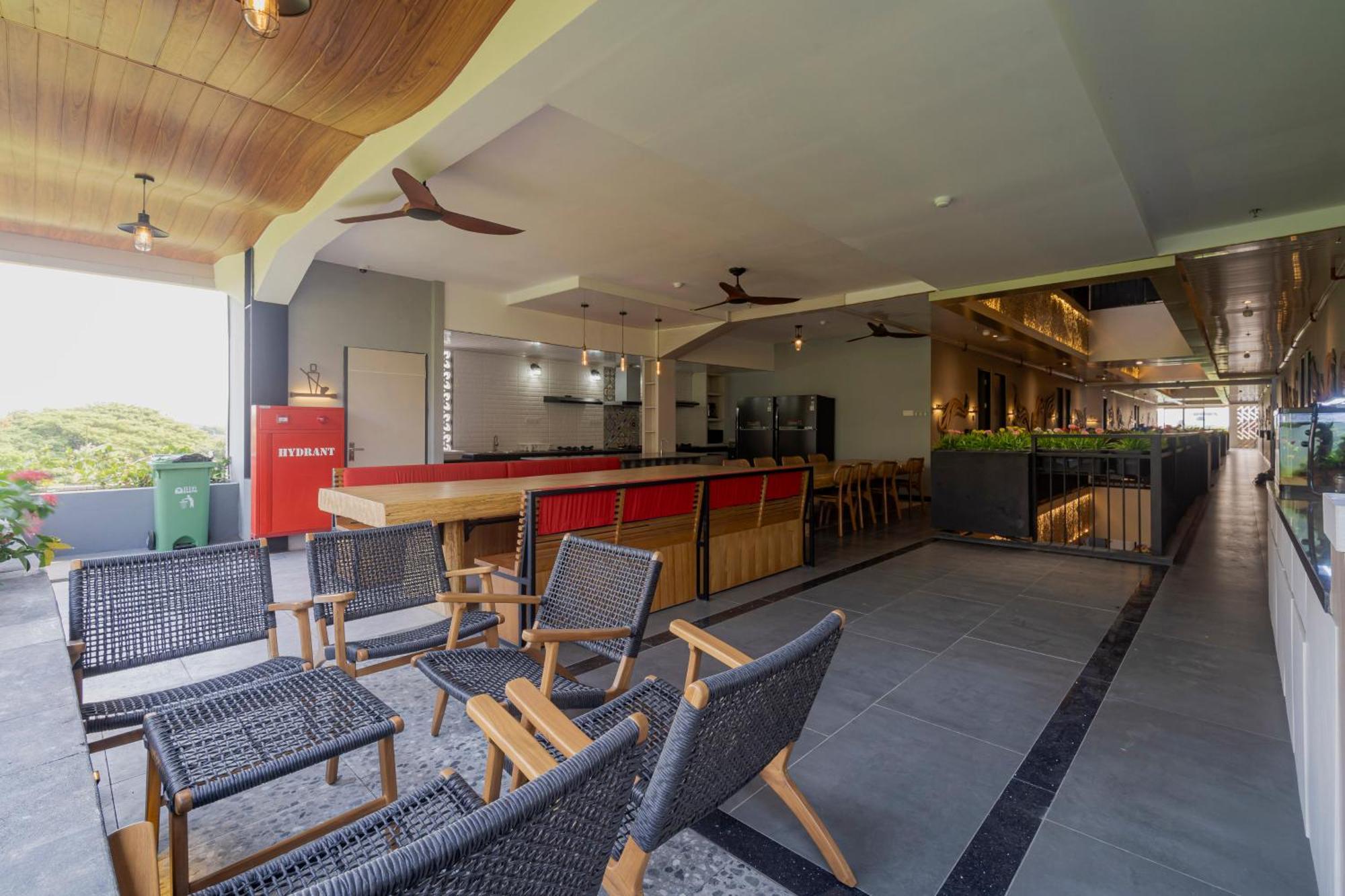 Stay.Vie Hotel สุราบายา ภายนอก รูปภาพ