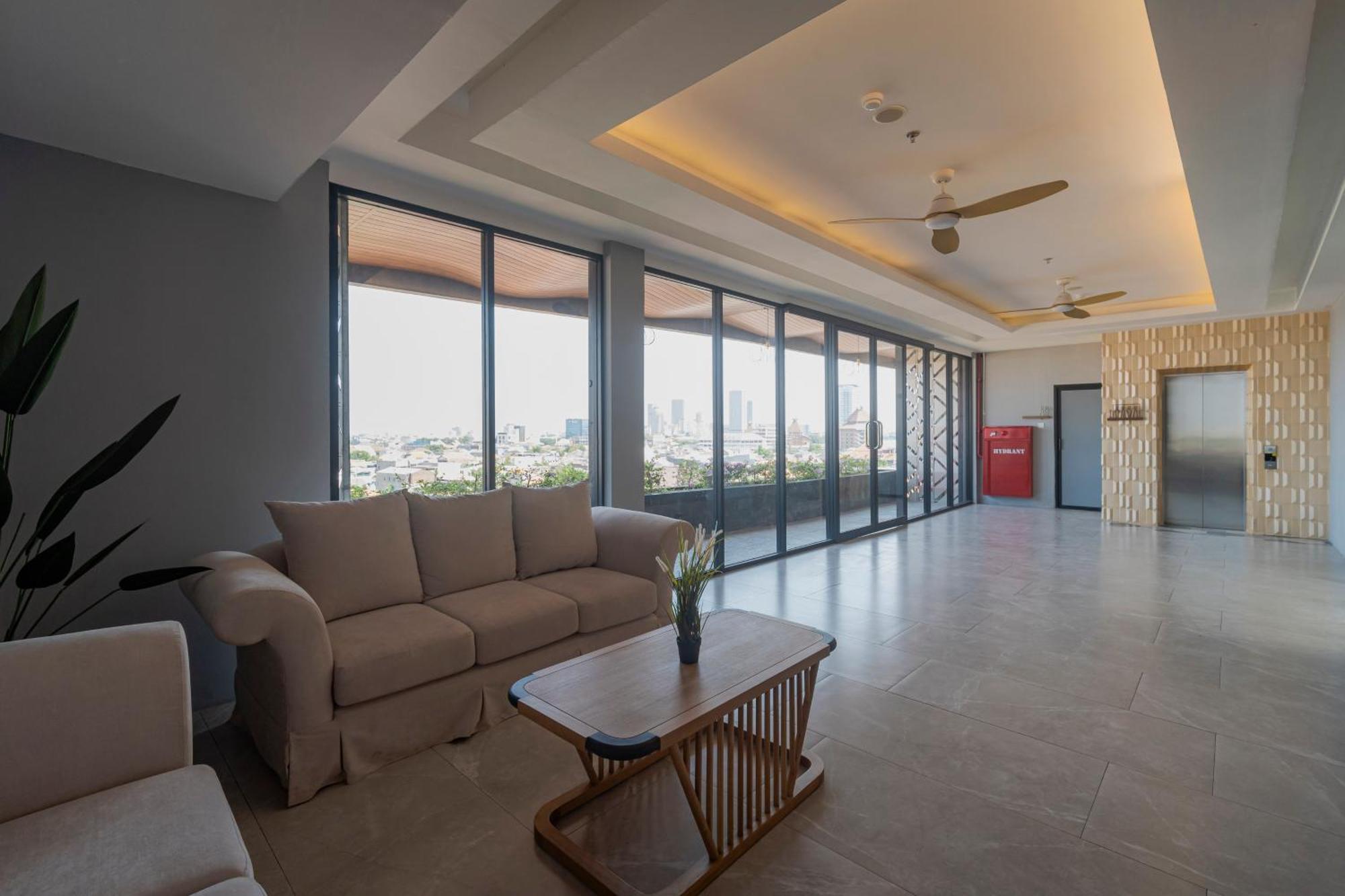 Stay.Vie Hotel สุราบายา ภายนอก รูปภาพ