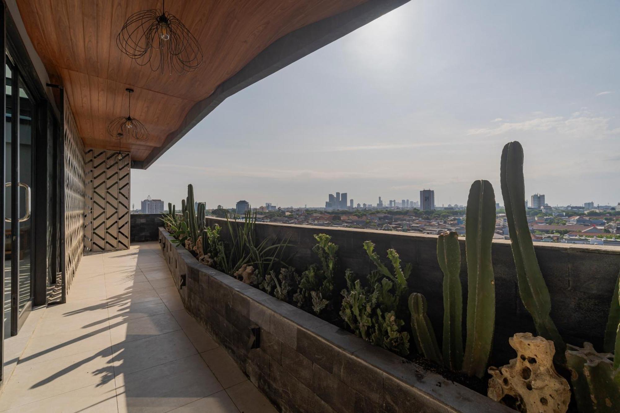 Stay.Vie Hotel สุราบายา ภายนอก รูปภาพ