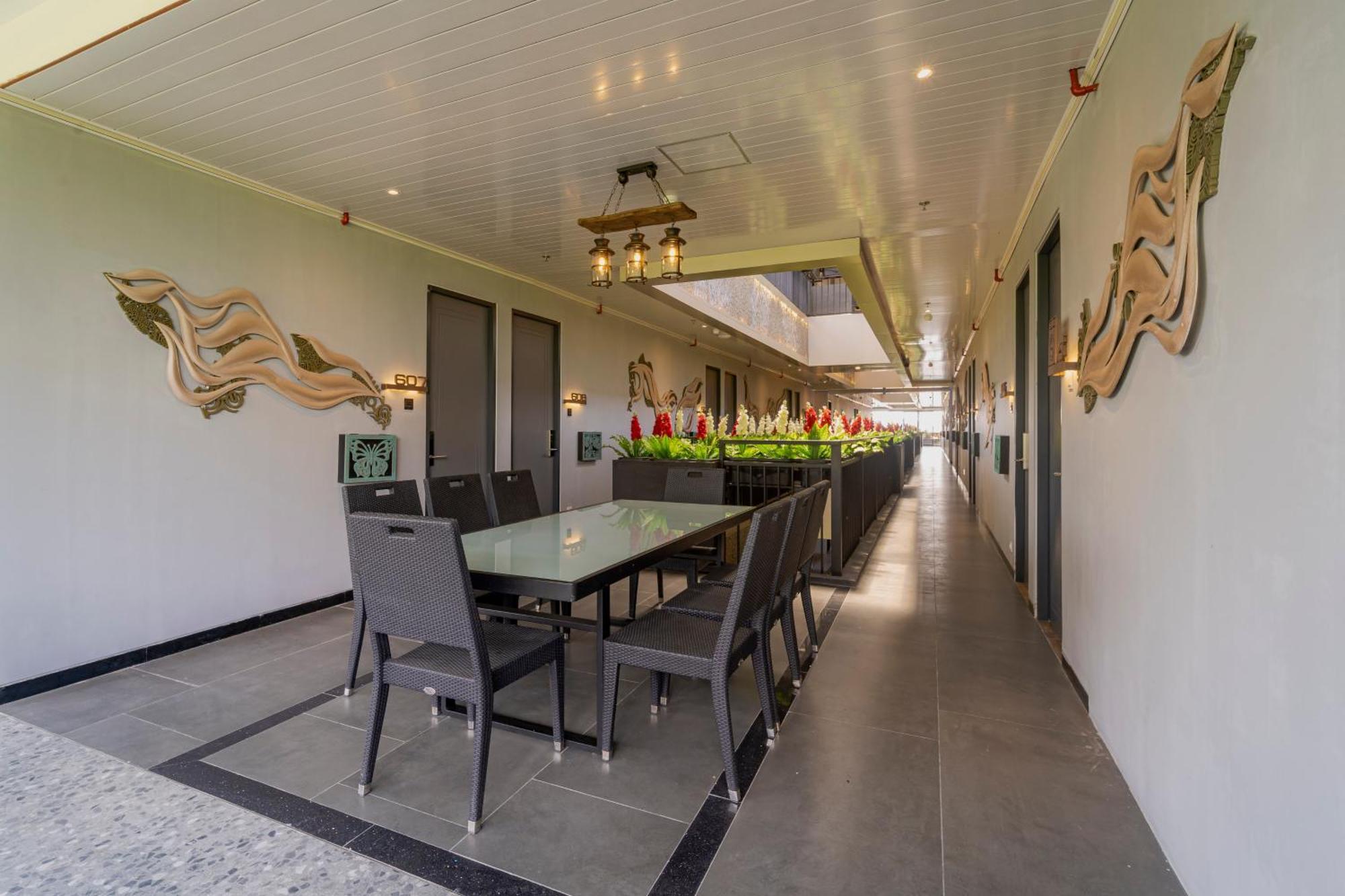 Stay.Vie Hotel สุราบายา ภายนอก รูปภาพ